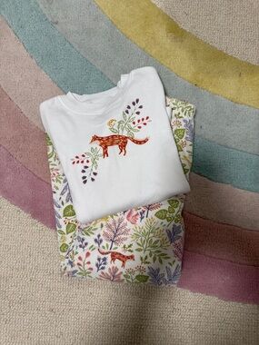 Garnet Hill White Kids Sweatshirt with Orange Fox & Floral Motif